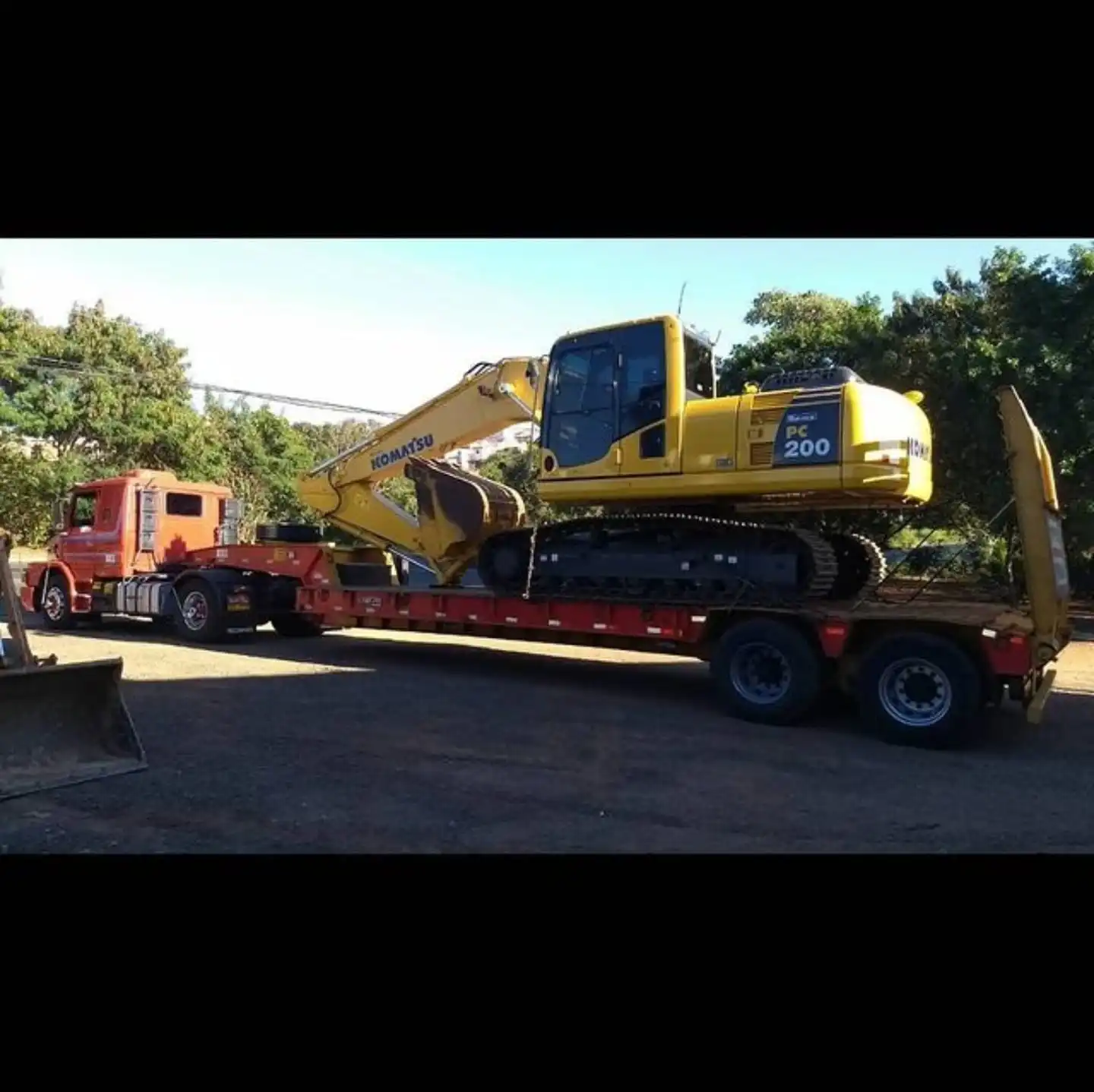 Escavadeira Hidráulica - PC 200